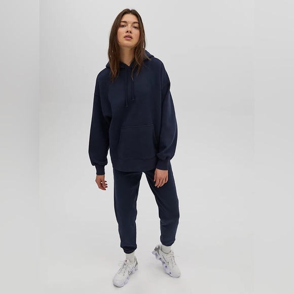 TNA | Aritzia Women’s Size 2 Boyfriend Hoodie in Starboard - Picture 1 of 6